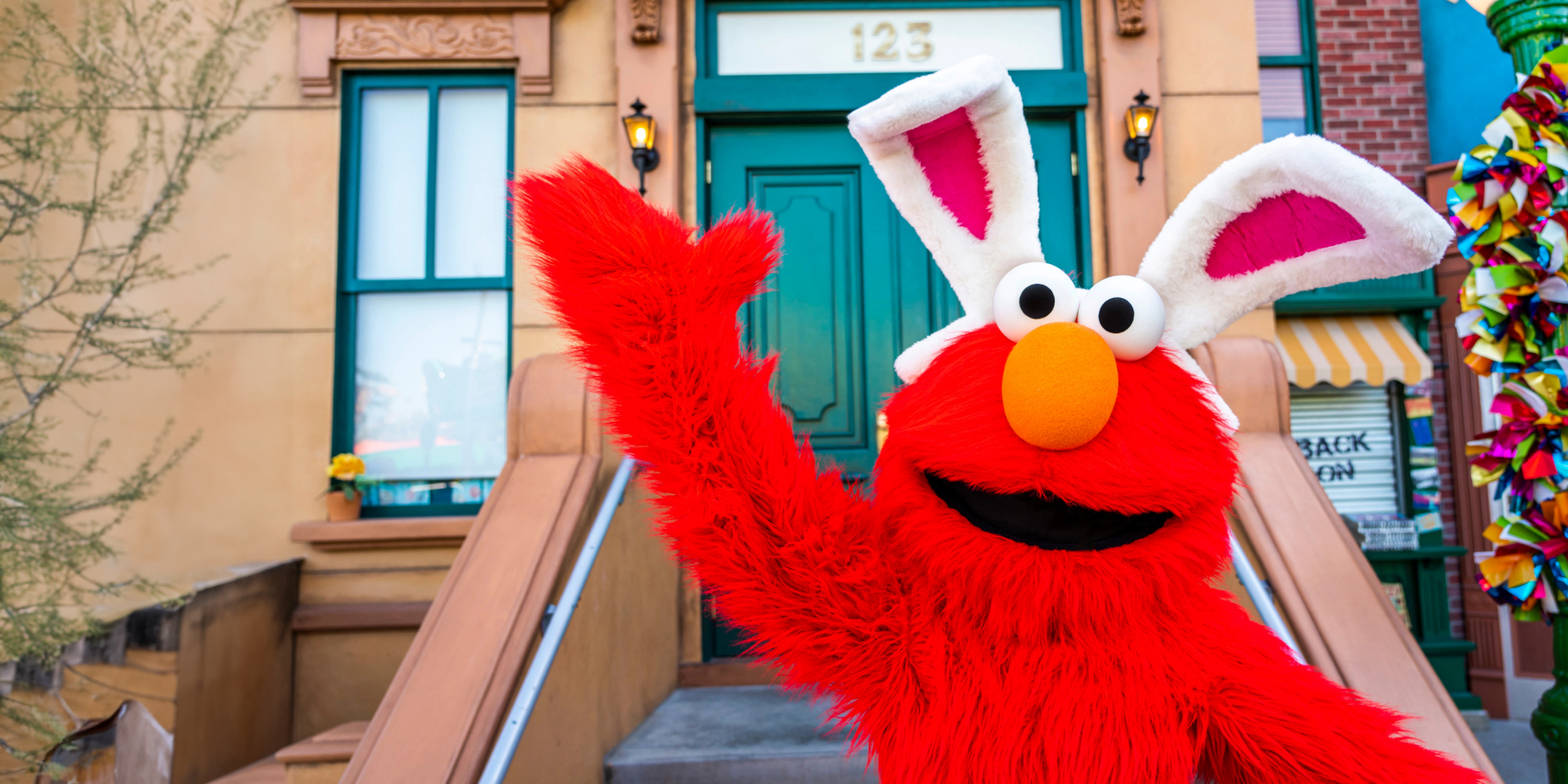 Busch Gardens Tampa Bay Elmo's Eggstravaganza