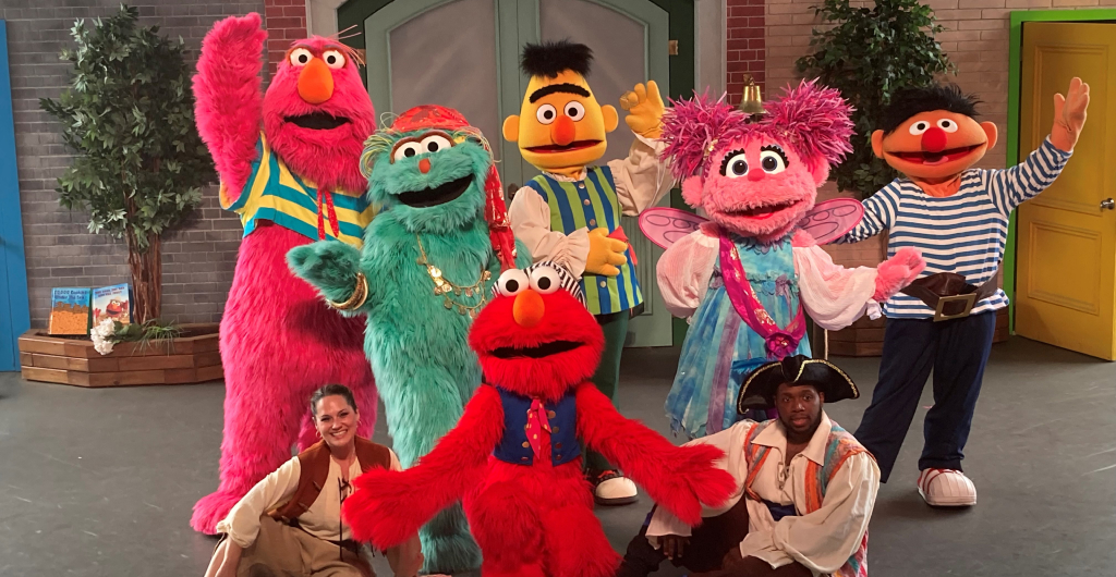 Elmo and the Bookaneers show at Sesame Kids Weekends