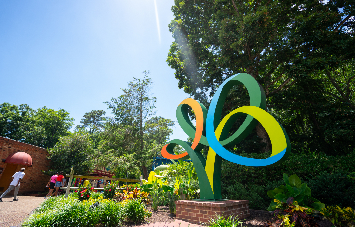 Busch Gardens Williamsburg Logo Statue